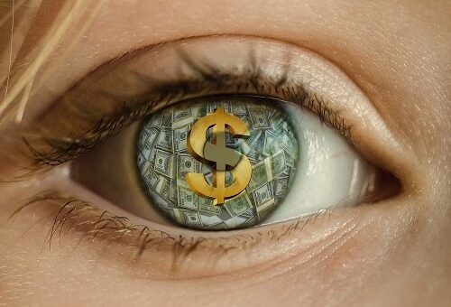 Mieses Schreibcoaching: 5 Tipps, wie man Abzocker erkennt Auge eines Schreibcoachs mit Dollarzeichen im Blick