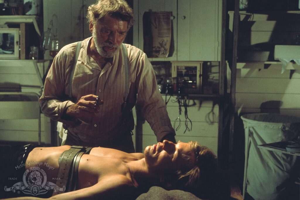 Burt Lancaster und Michael York in "The Island of Dr. Moreau"