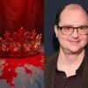 Mike Flanagan über die neue Carrie-Serie Blutverschmierte Krone aus „Carrie“ neben einem Porträt des Regisseurs Mike Flanagan.